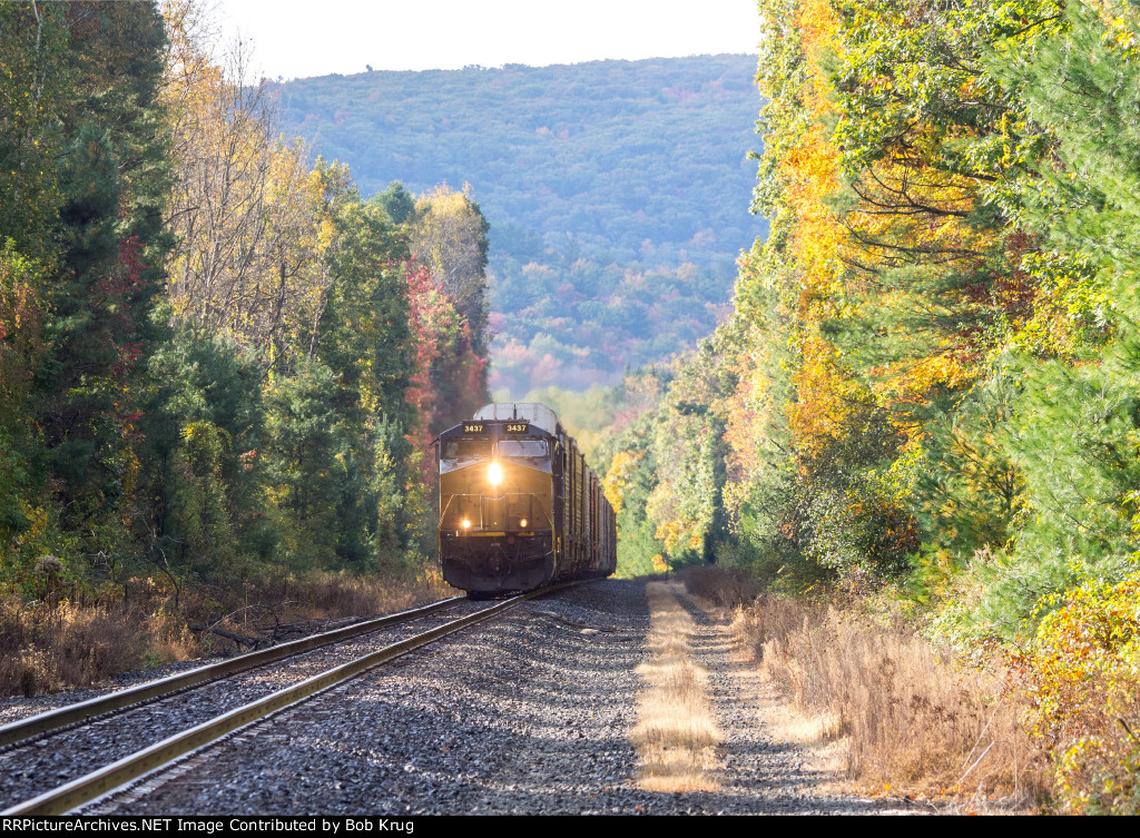 CSX 3437 with westbound empty auto racks 